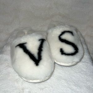 Victoria Secret Closed-Toe Faux Fur Slipper